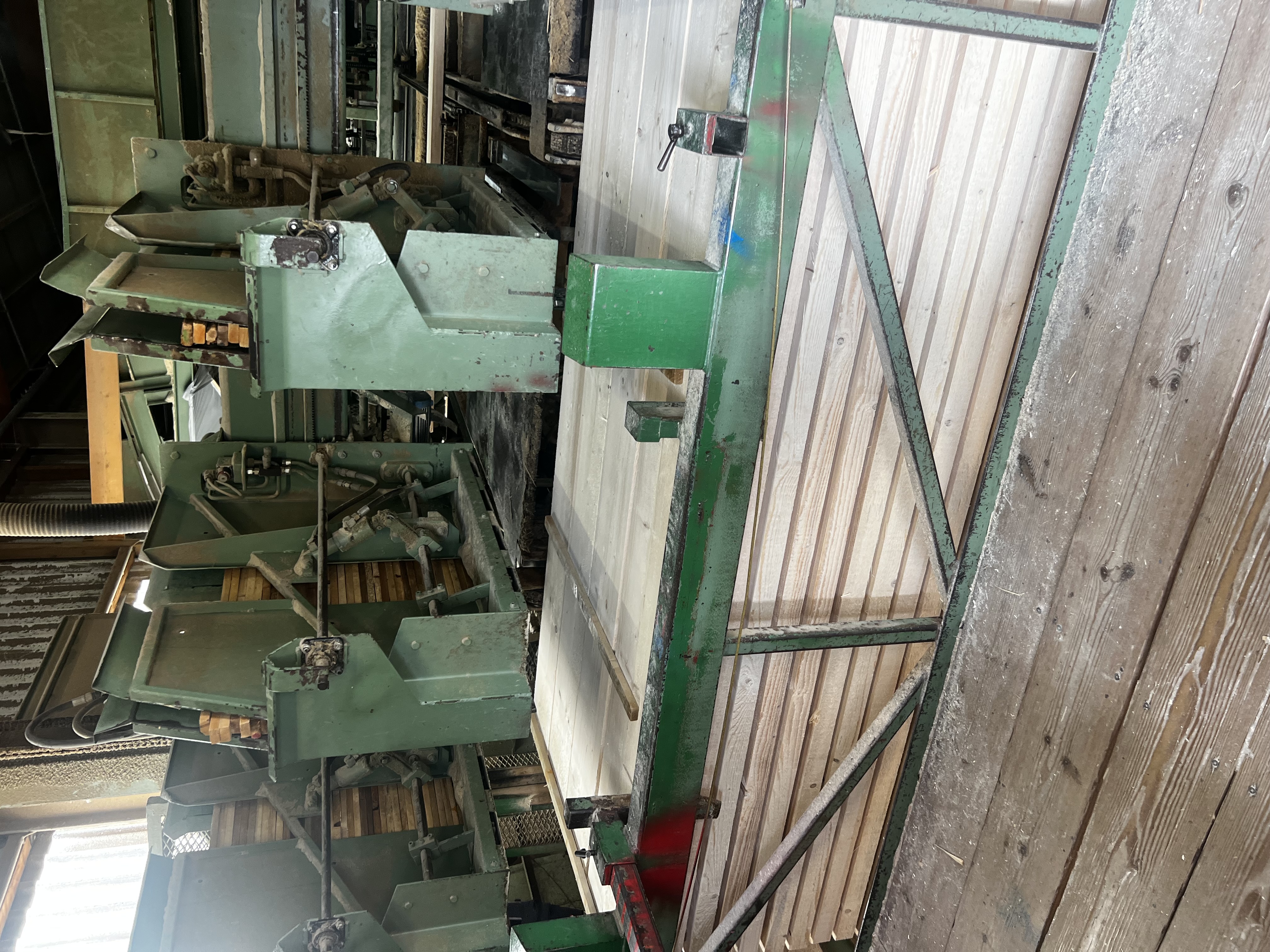 Lumber sorting line