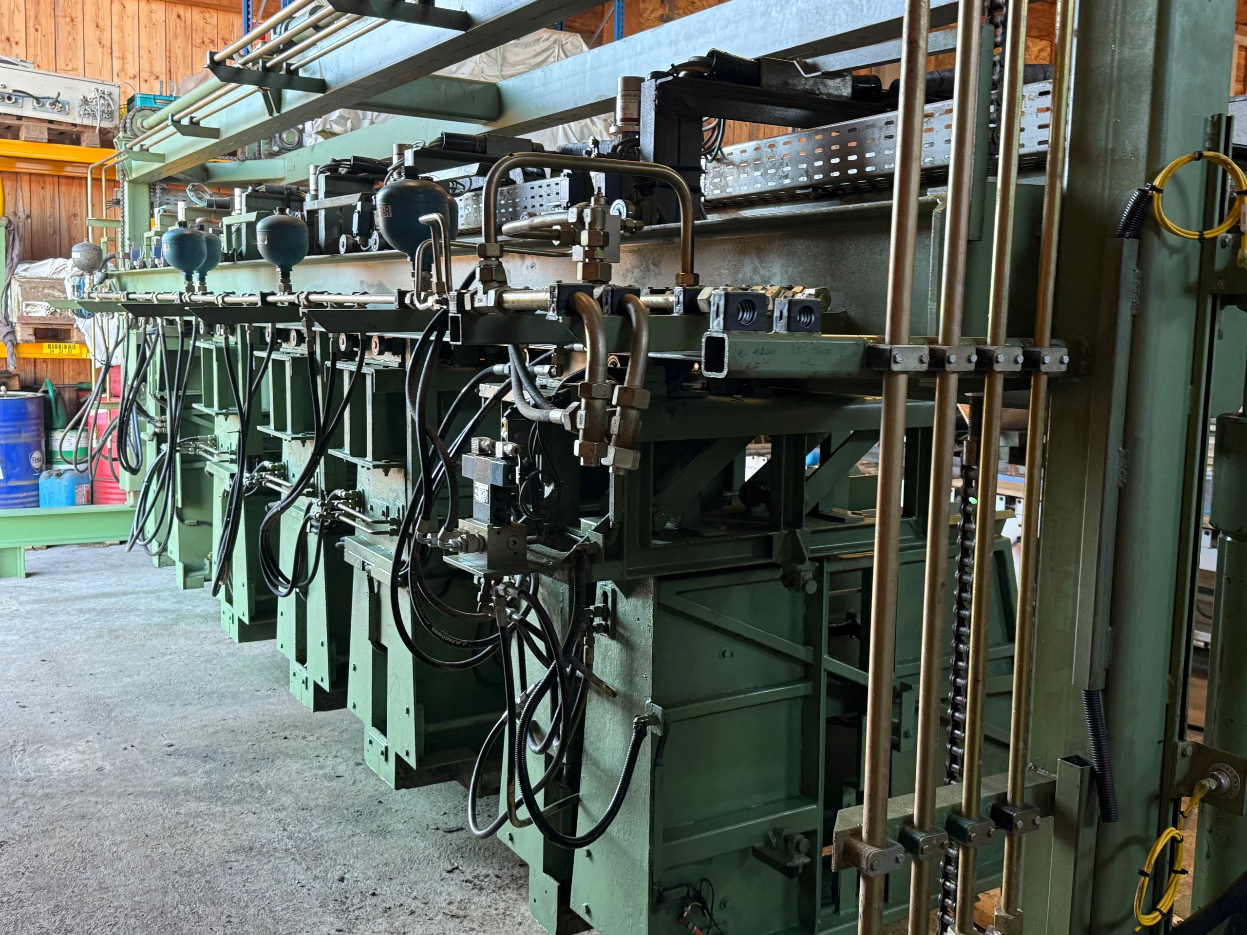 Springer slat laying with magazines - Image 4